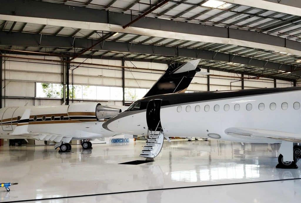 Private aircraft hangar