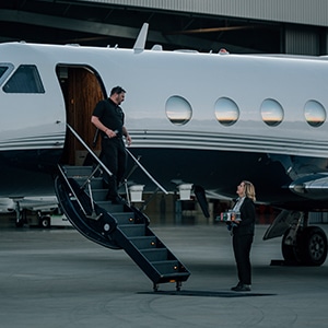 private jet landing crew